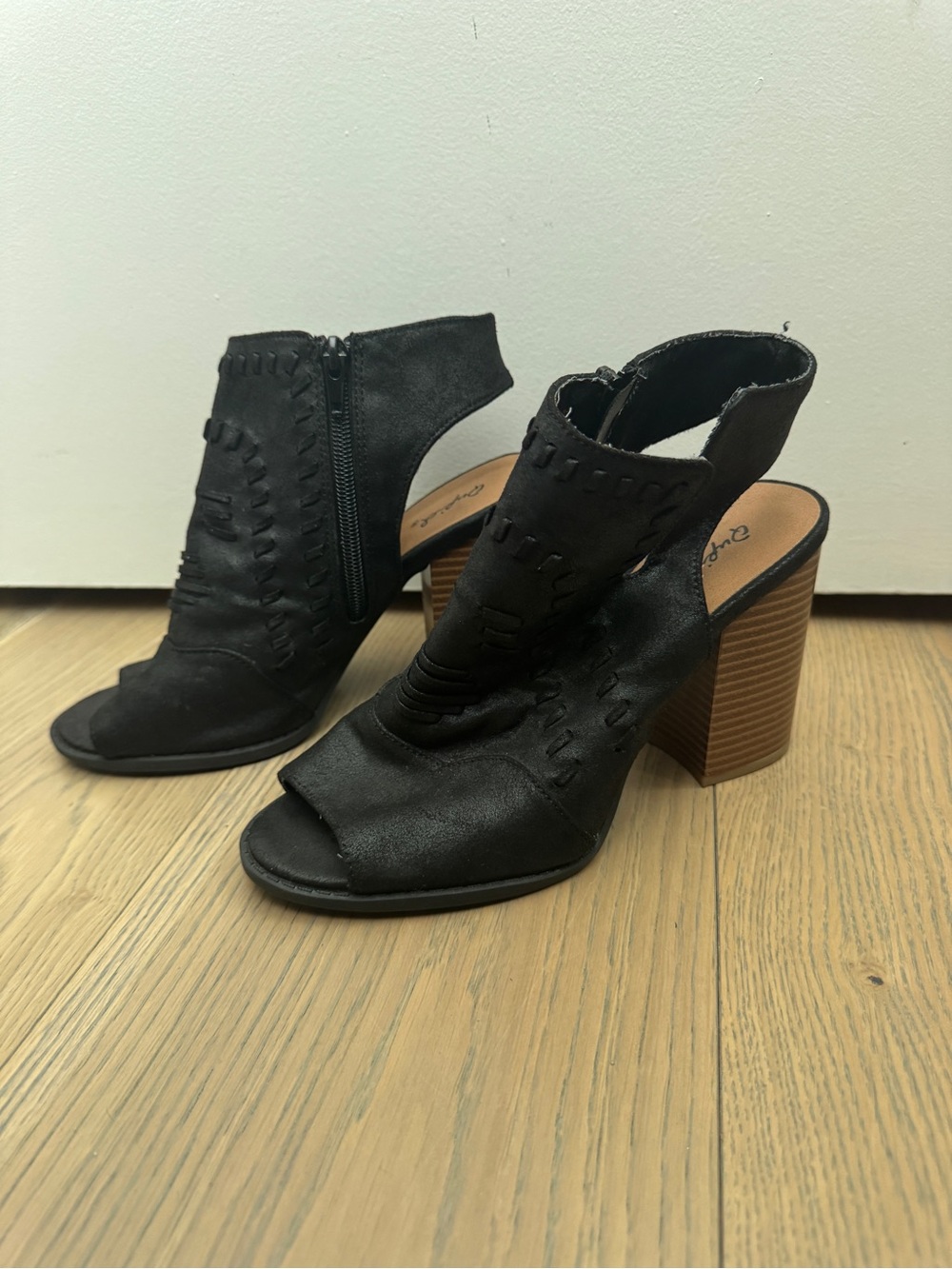 Vegan Leather Peep Toe Western Block Heel Booties Black fits like Size 7.5 - Picture 6 of 9